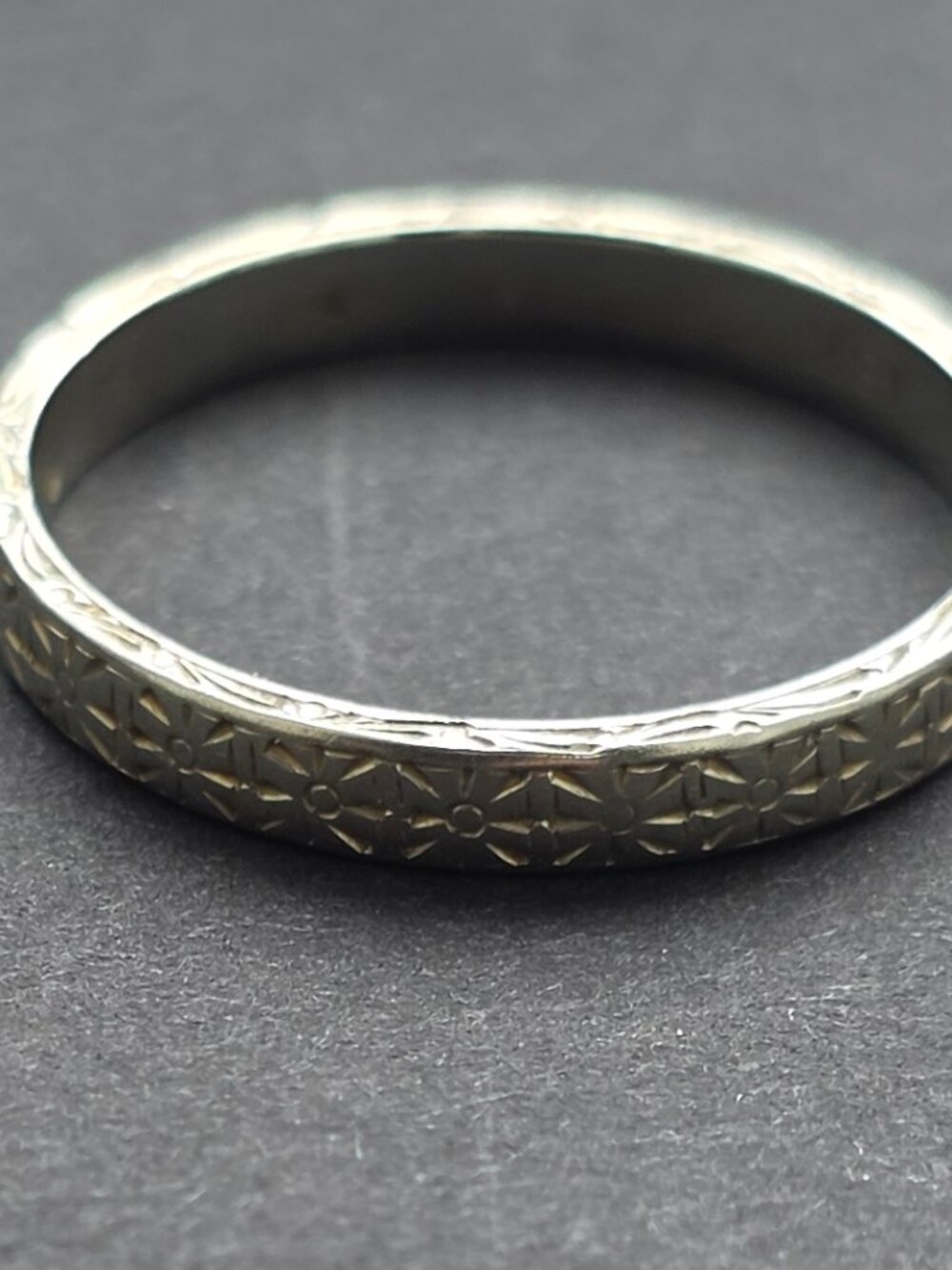 Vintage Art Deco 18K White Gold Wedding Band 1930s